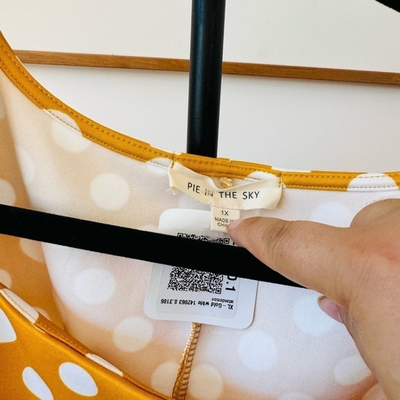 NWT Beautiful mustard, yellow, extra large polkadot stretchy dress - Picture 9 of 10